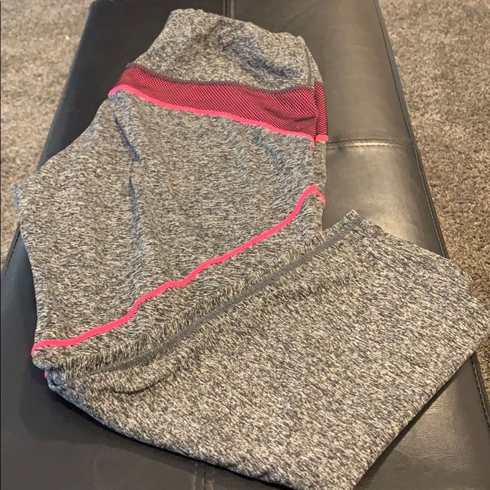 Cute workout pants that are so comfy!!